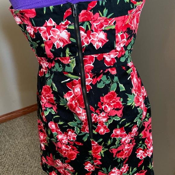 Strapless mini rose dress - Picture 2 of 4